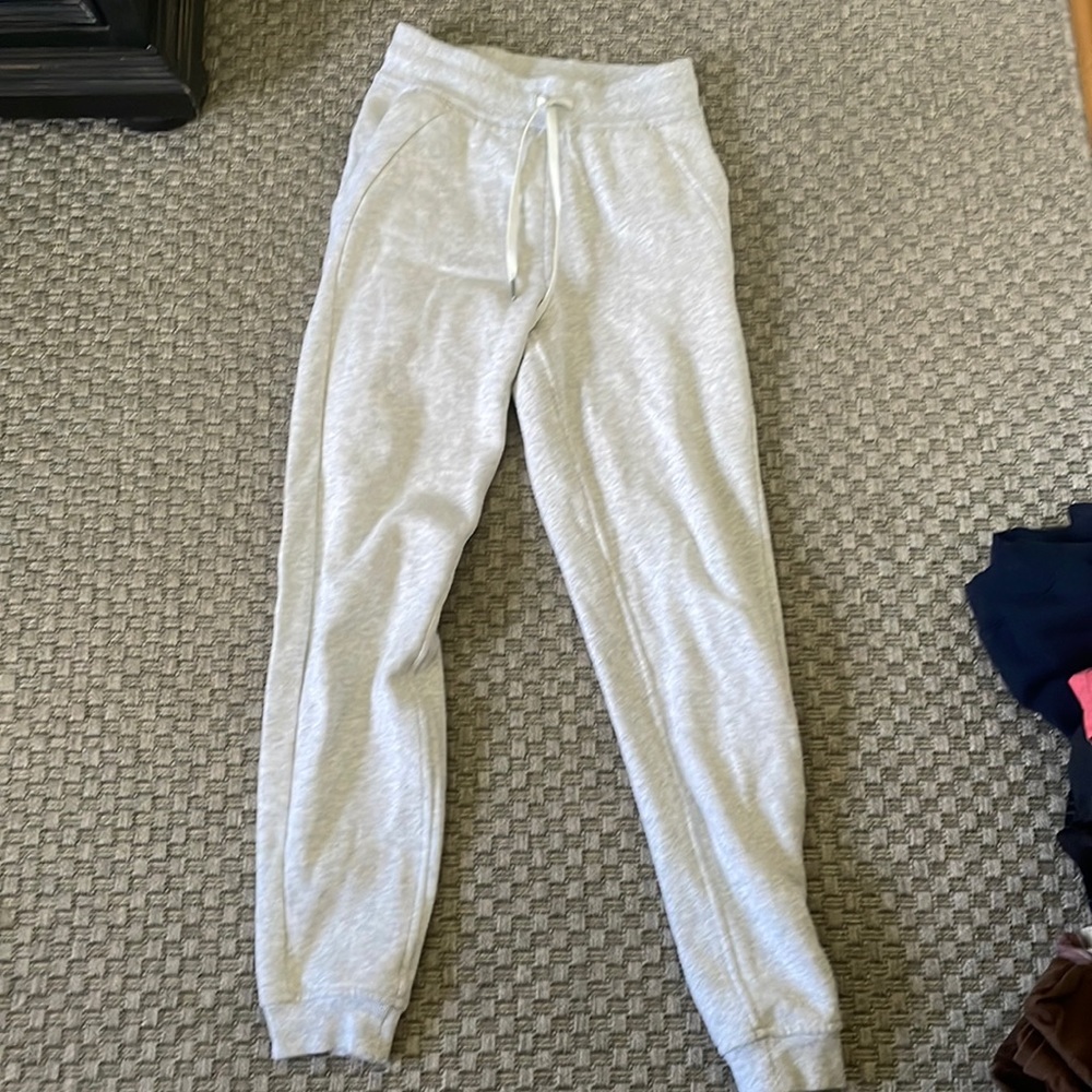 Lululemon women’s joggers size 4